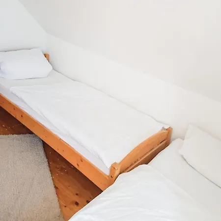 Three-bedroom Holiday In بيت للعطل زاماردي