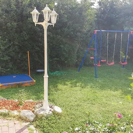 Three-bedroom Holiday In بيت للعطل