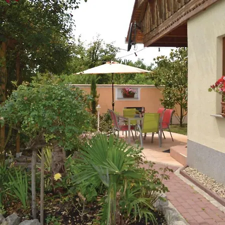 Three-bedroom Holiday In زاماردي