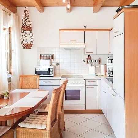 بيت للعطل Three-bedroom Holiday In زاماردي
