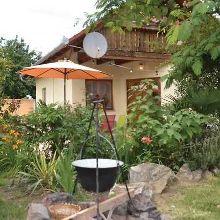 بيت للعطل Three-bedroom Holiday In زاماردي