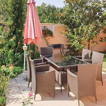 Three-bedroom Holiday In زاماردي